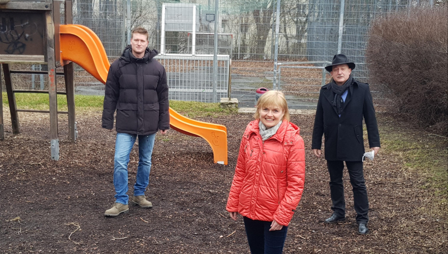 Erster Schritt in Richtung Generationenspielplatz geschafft!