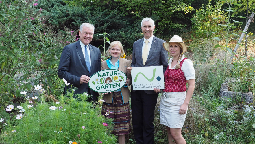Erste „Natur im Garten“ Plakette in Wien Hietzing