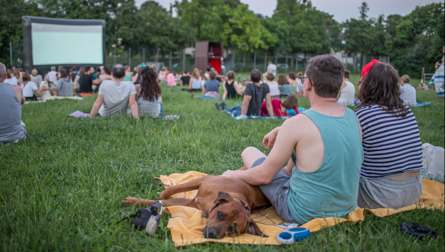 Open-Air-Kino-Spektakel am Roten Berg