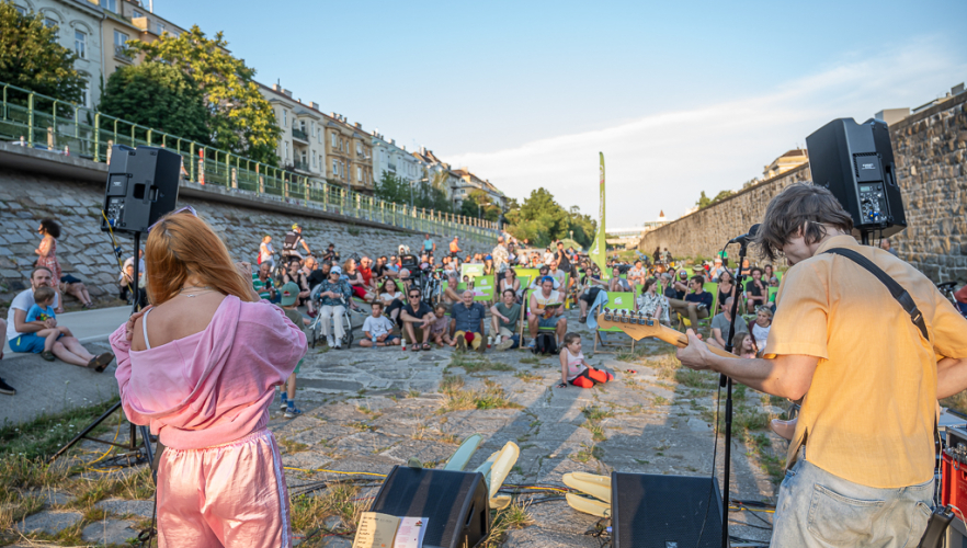 Musik am Fluss mit Rahel