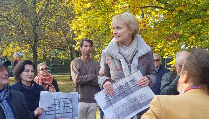 Massenprotest gegen Monsterbau im Napoleonwald!