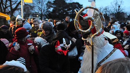 Krampus und Nikolo kamen 2009 nach Ober St. Veit